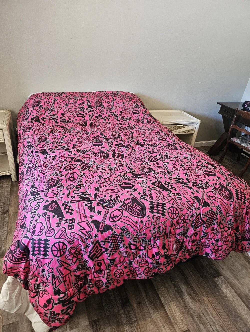 Monster High Twin Comforter Reversible Franco Bedding Draculaura Frankie Clawdee